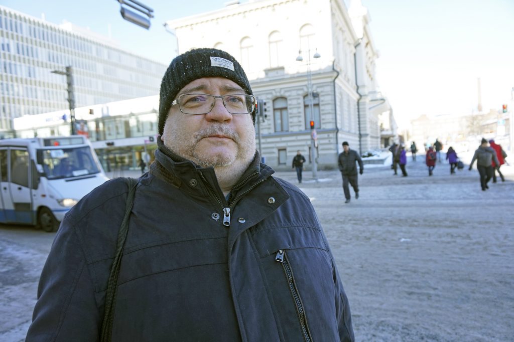 Itsehallinnollista Pirkanmaan maakuntaa johtaa maakuntavaltuusto, maakuntahallitus ja valmistelevat valiokunnat. Pirkanmaan Demareiden toiminnanjohtajan Harri Sandellin mielestä moderni valiokuntamalli on myönteisen ovela keksintö. – Järjestelmä ottaa hyvin huomioon poliittisen valmistelun ja sitouttamisen, hän kiittää.