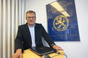 Pirkanmaan Kokoomuksen toiminnanjohtaja Jari Porraslampi on ennättänyt pitkällä työurallaan käydä lukuisat eri vaalit. Hänen mukaansa kokoomusväki on hyvin innostunut uudesta vaikuttamiskanavasta tulevissa itsehallinnollisten maakuntien maakuntavaltuustoissa. Kokoomus havittelee paikkaa Pirkanmaan suurimmaksi maakuntavaltuustopuolueeksi.