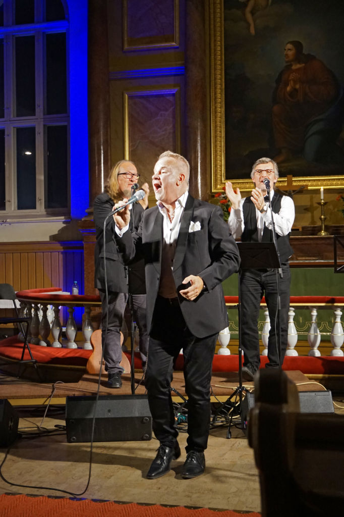 Parhaimmillaan Petri Laaksosen, Pekka Simojoen ja Jaakko Löytyn yhteiskonsertti nostatti hengen kattoon. Kaikki kolme ovat suomalaisen hengellisen musiikin arvostettuja tekijöitä. (Kuva: Matti Pulkkinen) 