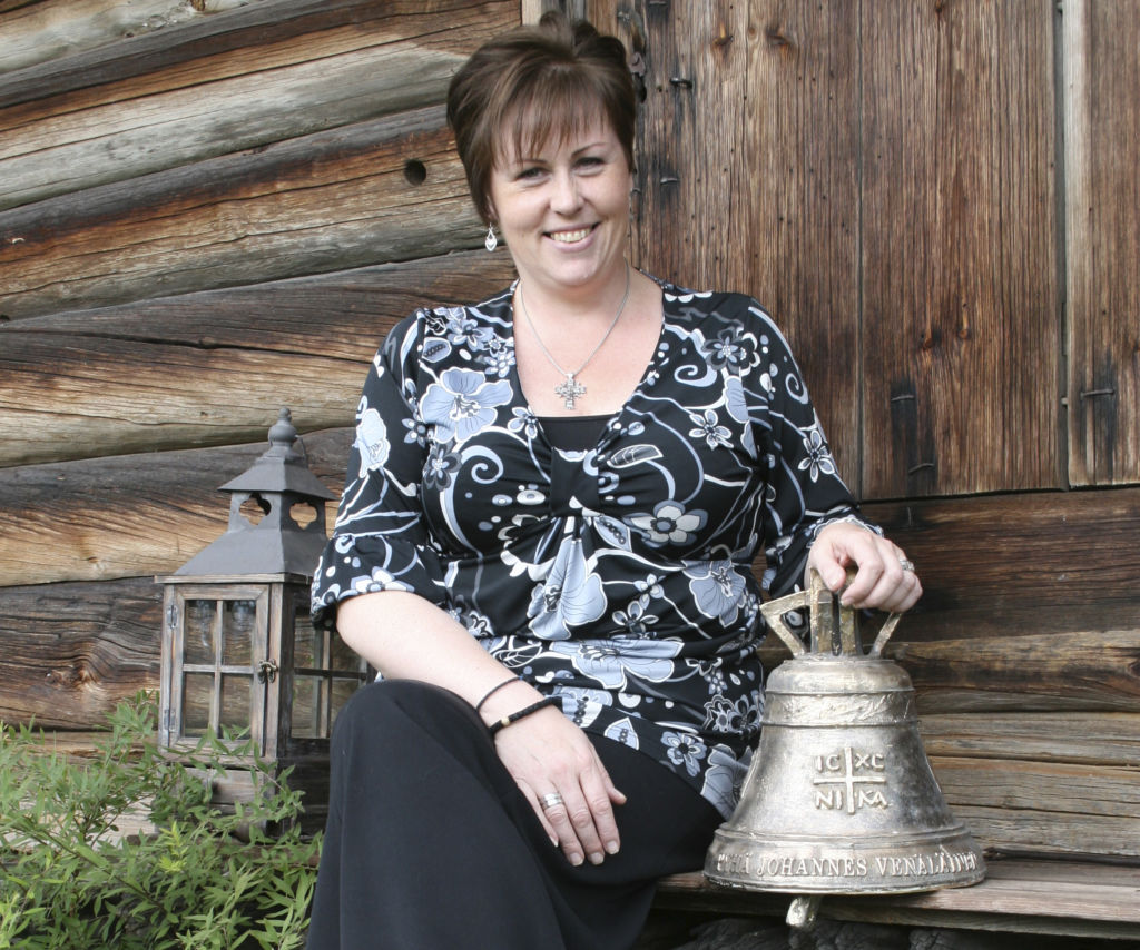 Ylöjärveläinen Marina Kiviranta teki oman tsasounan uskonelämänsä tukipilariksi. Hän toivoo, että suomalaiset ortodoksit alkaisivat viettää pääsiäistä, ortodoksien suurinta juhlaa, vanhan kalenterin mukaan eli silloin kuin muutkin maailman 300 miljoonaa ortodoksia pääsiäistä viettävät. (Kuva: Matti Pulkkinen)