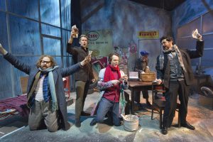 Boheemi-käsite syntyi kirjailija Henri Murgerin lehtijatkokertomuksen ja kirjan myötä. La Bohéme -oopperan runoilija Rudolfon esikuva on juuri Murger. Maalari Marcellolla, muusikko Schaunardilla ja filosofi Collinella on myös ollut aidot esikuvat. Rooleissa ovat Jesus Garcia (Rudolfo), Arttu Kataja (Marcello), Waltteri Torikka (Schaunard), Timo Riihonen (Colline) ja Sauli Tiilikainen (Benoit). (Kuva: Petri Nuutinen)