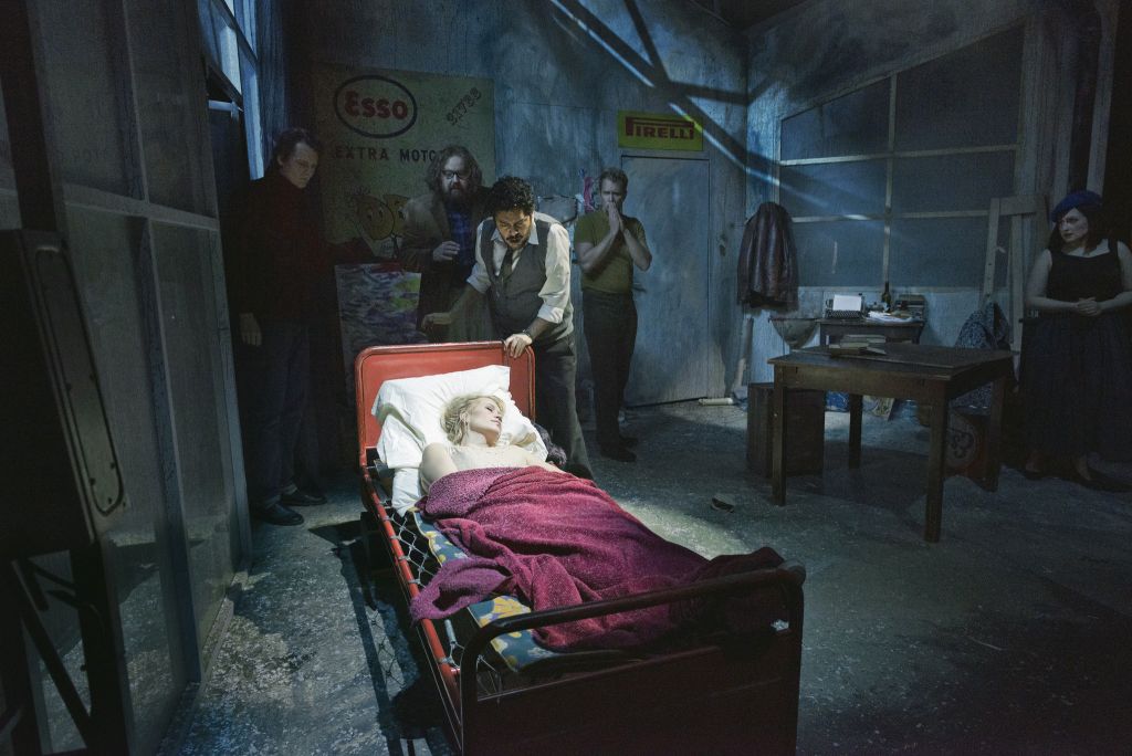 Sopraano Helena Juntunen nähdään ja kuullaan Mimin roolissa Tampereen Oopperan La Bohémessa. (Kuva: Petri Nuutinen)