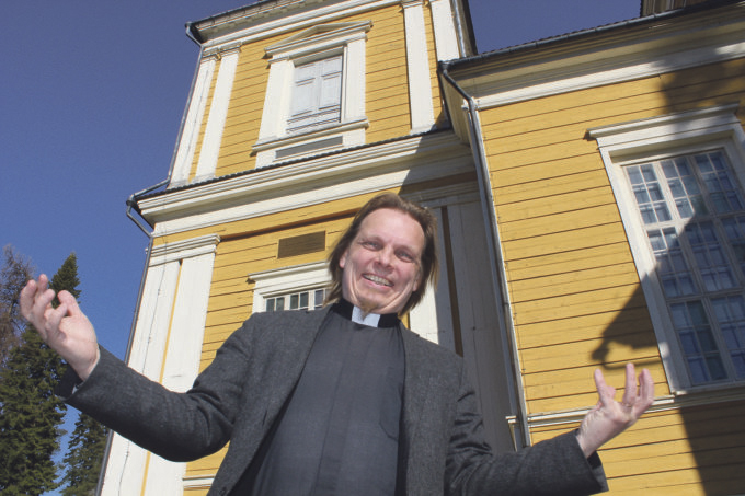 Ylöjärven seurakuntaa seitsemän vuotta johtanut kirkkoherra Kimmo Reinikainen tavoittelee nyt Hämeenlinna-Vanajan kirkkoherran virkaa. (Kuva: Ville Mäkinen)