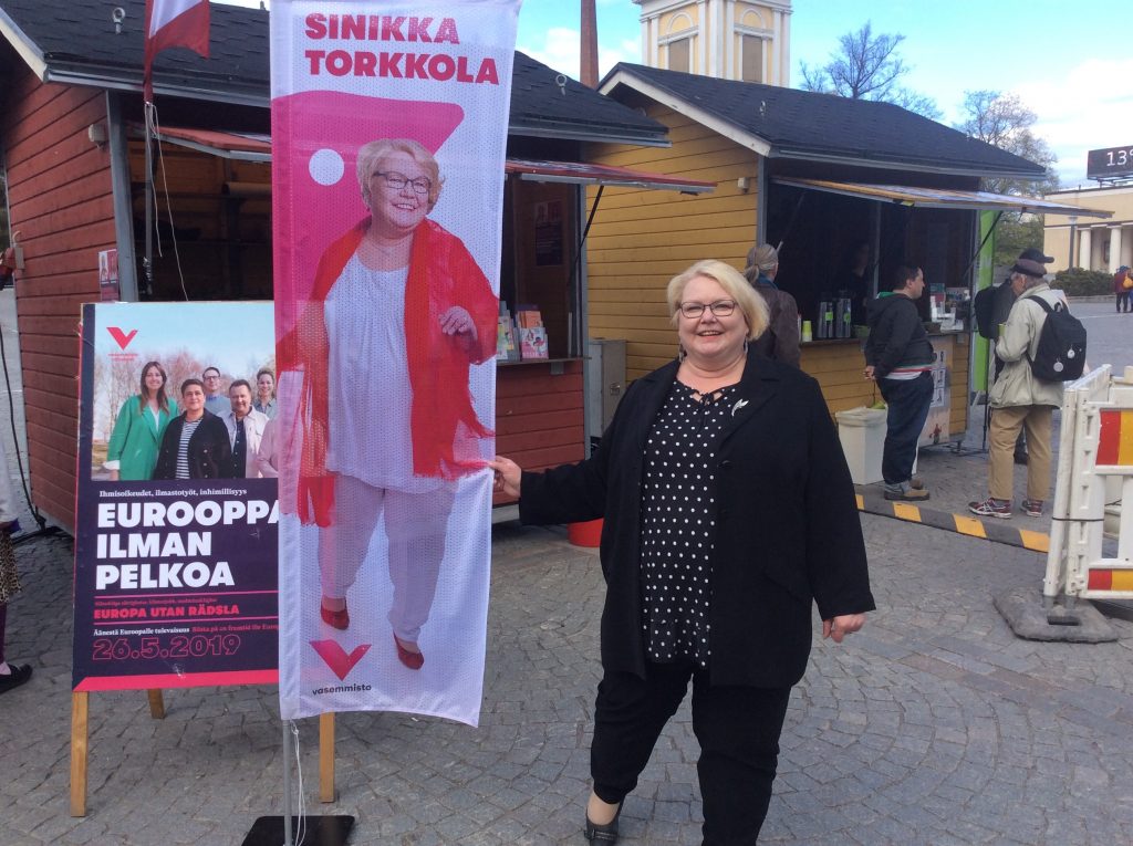 Vasemmistoliiton europarlamentaarikkoehdokas Sinikka Torkkola sanoo Suomen hyötyvän EU-jäsenyydestä hyvin paljon. - Kaikkija etuja emme voi mitata rahassa, hän teroittaa.