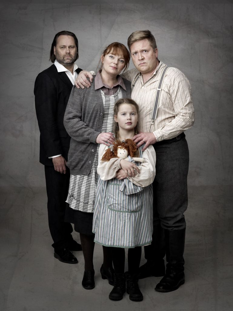 Joulu 39:n tekijät koskettavat yleisöjään isänmaallisuuden ja hengellisyyden teemoilla. Noin tunnin kestävässä ohjelmassa myös yleisö pääsee veisaamaan. Panu Raipia, Petra Karjalainen, Aku Sajakorpi ja Enni Leino ovat esityksineen parhaillaan maakuntakierroksella. (Kuva: Harri Hinkka)