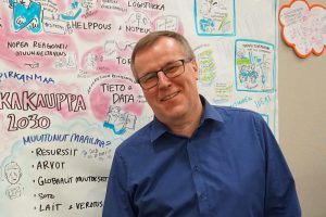 Pirkanmaan Osuuskauppa näkyy pitkin maakuntaa ahkerana investoijana. Kauppaneuvos Timo Mäki-Ullakko sanoo, että mittavat S-market- ja Sale-investoinnit vaikuttavat myönteisesti ja merkittävästi maakuntalaisten kaupallisten palveluiden laatuun. (Kuva: Matti Pulkkinen)