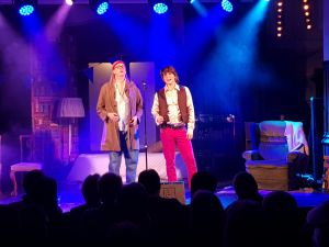 Erik Kraemer näyttelee muiden muassa nuorta Mikko Alataloa Viidestoista yö -musikaalissa. Kraemer tekee vaikutuksen. Hänellä on edessään loistava tulevaisuus. (Kuva: Matti Pulkkinen)