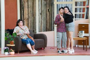 Veera Niemisen kirja Ei muisteta pahalla antaa aiheen Myllykolun tämänkesäiselle esitykselle. Dramatisointi on Jari Niemisen käsialaa. Rooleissa ovat muiden muassa Kirsi-Kaisa Sinisalo, Seppo Paajanen sekä Elina Rintala. (Kuva: Emil Bobyrev)