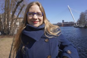 Kristillisdemokraattien Pirkanmaan piirin puheenjohtaja Sirpa Pursiainen sanoo puolueen kuntavaaliasetelman olevan toivorikkaan. Hänen mukaansa KD haluaa saada kunnallisvaltuutettuja sellaisten kuntien valtuustoihin, joissa heitä ei ole aiemmin ollut. (Kuva: Matti Pulkkinen)