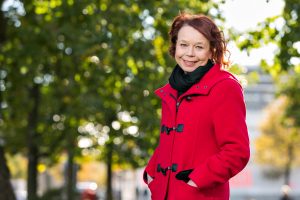 Kansanedustaja Pia Viitanen (sd.) muistuttaa, että nykyaikana on entistä vähemmän perinteisiä ydinperheitä. (Kuva: Jukka-Pekka Flander)