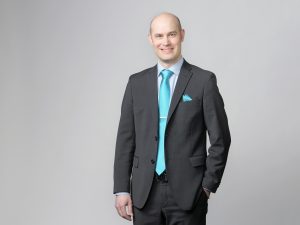 Ylihärmän Säästöpankki on toimitusjohtaja Lasse Solakarin johdossa. Hänen tuleva postinsa ei ole vielä tarkalleen tiedossa, vaan hänen roolinsa selkiytyy lähikuukausien aikana. (Kuva: Ylihärmän Säästöpankki)