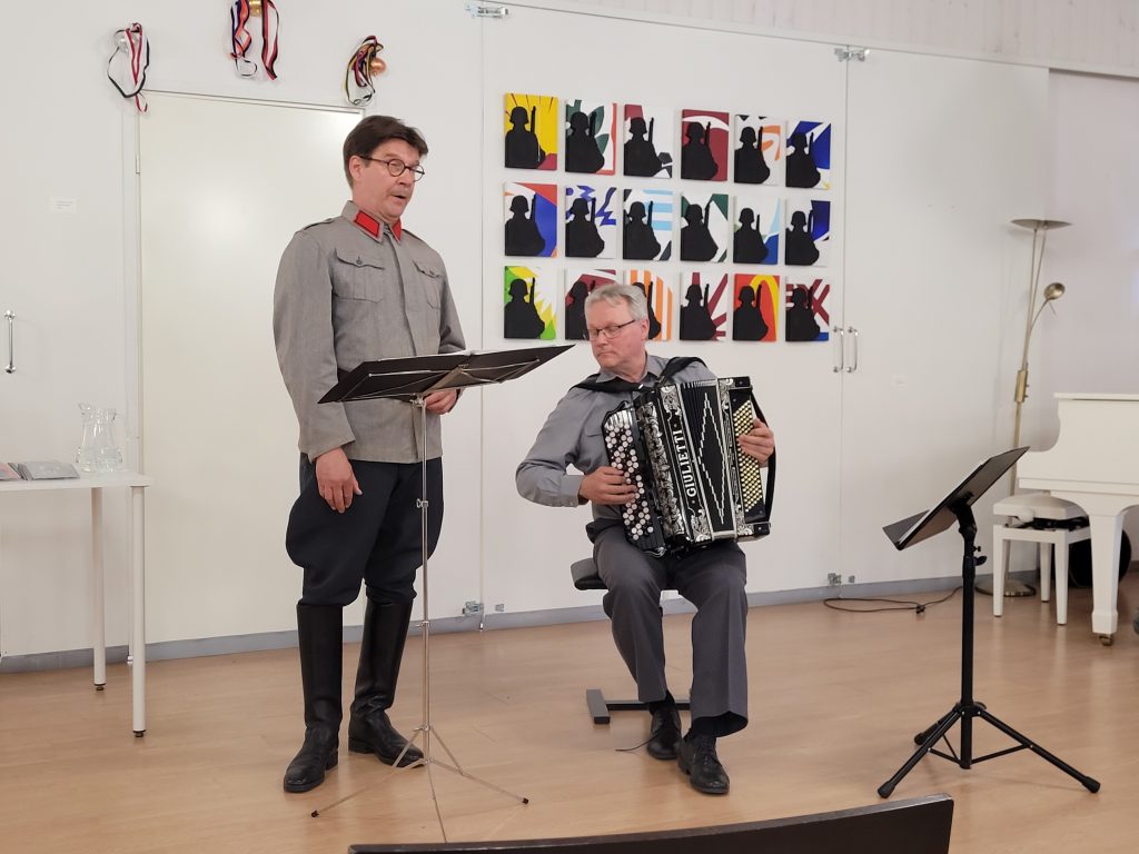 Kestilän mahtava muusikkokaksikko: Raimo Laukka ja Jarmo Tinkala.