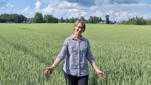 Sari Essayah'n mukaan muutos on huolestuttava, jos tilojen konkurssit lisääntyvät tai rakennemuutos on hallitsematonta eikä investoineille ja toimintaansa kehittäneille tiloille löydy jatkajaa. (Kuva: Pekka Väisänen)